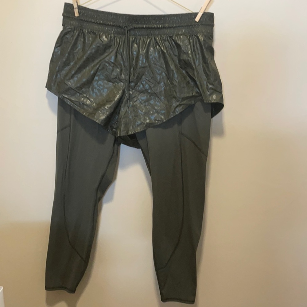 Athleta rainier 2 in 1 tights, hunter green
